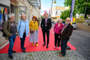 36. Tarnowska Nagroda Filmowa - spotkanie przed kinem Marzenie - Od lewej: Jerzy Armata, Maria Wardyń, Grażyna Nowak, Tomasz Kapturkiewicz, Anna Grygiel, + Zbigniew Guzik