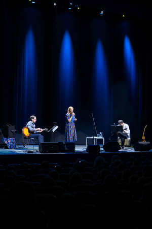 Koncert: Aga Zaryan "Sara" - Koncert w wykonaniu Agi Zaryan - wokal, Davida Dorużki (gitara), Szymona Miki (gitara)