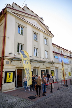 37. TNF - Dzień 3 (29.05.23) - Widzowie przed kinem Marzenie