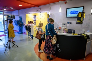 37. TNF - Dzień 3 (29.05.23) - Widzowie w hallu kina