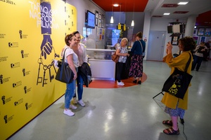 37. TNF - Dzień 3 (29.05.23) - Widzowie w hallu kina