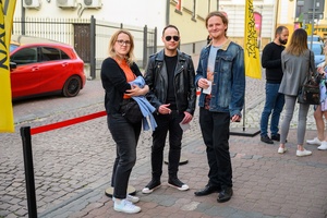 37. TNF - Dzień 4 (30.05.23) - Publiczność festiwalowa przed kinem Marzenie w oczekiwaniu na projekcje