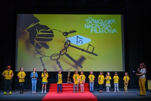 37. TNF - Dzień 5 (31.05.23) - Jury Dziecięce 37. TNF przed projekcją Filmów Młodego Widza na scenie Marzenia
