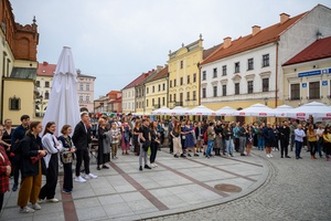 Wystawa: Konfrontacje Plakatu Studenckiego - Publiczność wernisażu.