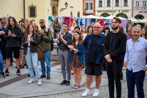 Wystawa: Konfrontacje Plakatu Studenckiego - Publiczność wernisażu.