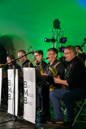 Starówka Jazz Festival - 30.06.2023 - Na scenie koncert zespołu Big Mielec Band.