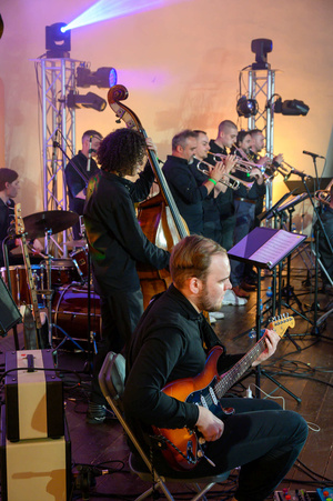 Starówka Jazz Festival - 30.06.2023 - Na scenie koncert zespołu Big Mielec Band.