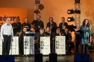 Starówka Jazz Festival - 30.06.2023 - Na scenie koncert zespołu Big Mielec Band.