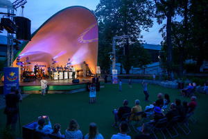 Starówka Jazz Festival - 30.06.2023 - Na scenie koncert zespołu Big Mielec Band.