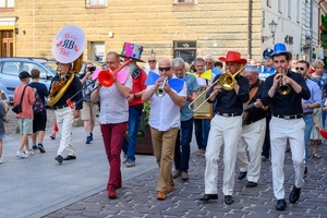 Starówka Jazz Festival - 7.07.2023 - Parada nowoorleańska. Przejście z Rynku do Amfiteatru letniego