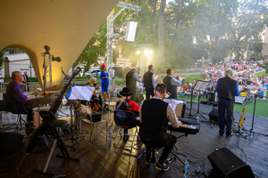 Starówka Jazz Festival - 14.07.2023 - Koncert zespołu Old Boys Band. Widownia Amfiteatru.
