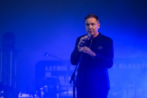 Był Sobie Blues - 11.08.2023 - Na scenie dyrektor TCK zapowiadający koncert zespołu Ørganek