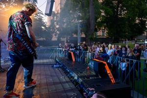 Był Sobie Blues - 11.08.2023 - Na scenie zespół Ørganek, przed sceną publiczność