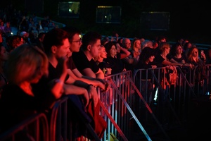 Był Sobie Blues - 11.08.2023 - Publiczność przed sceną na koncercie zespołu Ørganek