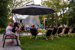 Koncert "Spanish Night" - Polish Art Philharmonic ft. Tomasz Radziszewski - Widownia podczas koncertu, w tle scena.