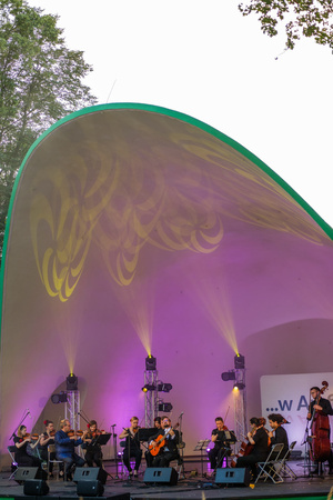 Koncert "Spanish Night" - Polish Art Philharmonic ft. Tomasz Radziszewski - Koncert. Orkiestra scenie.