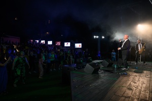 Był Sobie Blues - 18.08.2023 - Tańcząca publiczność przed sceną w rytm przebojów Shakin' Dudi