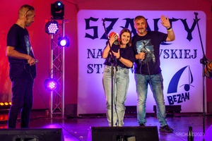 Szanty na Starówce - 26.08.2023 - Występ zespołu West Sailors na scenie tarnowskiego Amfiteatru.