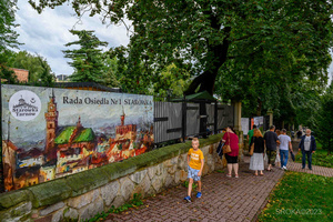 Szanty na Starówce - 26.08.2023 - Wejście do Amfiteatru letniego.