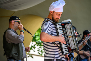Piknik żeglarski - Zespół Klang na scenie Amfiteatru.