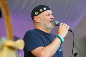 Szanty na Starówce - 25.08.2023 - Zespół Klang podczas koncertu na scenie tarnowskiego Amfiteatru.