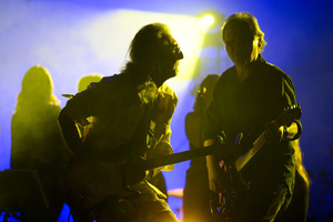 Koncert "Pawel Mazur - Przyjaciele i uczniowie" - Scena tarnowskiego Amfiteatru podczas koncertu. Na pierwszym planie Wojtek Klich i Paweł Mazur.