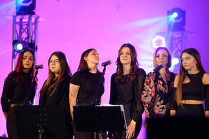 Koncert "Pawel Mazur - Przyjaciele i uczniowie" - Scena tarnowskiego Amfiteatru podczas koncertu Pawła Mazura i zaproszonych gości.