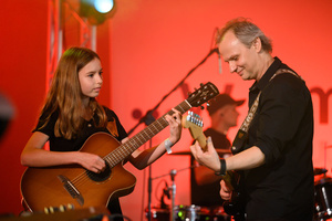 Koncert "Pawel Mazur - Przyjaciele i uczniowie" - Scena tarnowskiego Amfiteatru podczas koncertu.