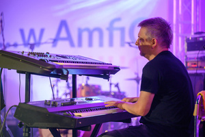 Koncert "Pawel Mazur - Przyjaciele i uczniowie" - Scena tarnowskiego Amfiteatru podczas koncertu Pawła Mazura i zaproszonych gości.