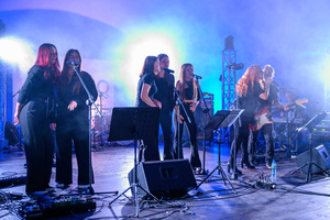 Koncert "Pawel Mazur - Przyjaciele i uczniowie" - Scena tarnowskiego Amfiteatru podczas koncertu.