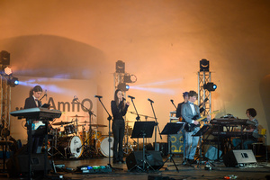 Koncert "Pawel Mazur - Przyjaciele i uczniowie" - Scena tarnowskiego Amfiteatru podczas koncertu Pawła Mazura i zaproszonych gości.