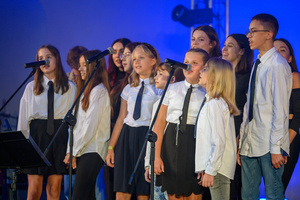 Koncert "Pawel Mazur - Przyjaciele i uczniowie" - Scena tarnowskiego Amfiteatru podczas koncertu Pawła Mazura i zaproszonych gości.