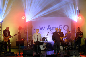 Koncert "Pawel Mazur - Przyjaciele i uczniowie" - Scena tarnowskiego Amfiteatru podczas koncertu.