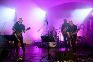 Koncert "Pawel Mazur - Przyjaciele i uczniowie" - Scena tarnowskiego Amfiteatru podczas koncertu.