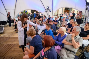 Festiwal Nauki i Techniki - Dzień I - pokazy naukowe z wykorzystaniem ciekłego azotu w Strefie Nauki i Techniki - Rynek