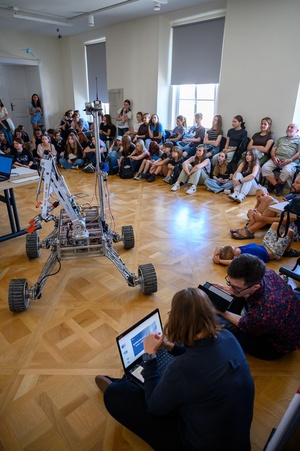 Festiwal Nauki i Techniki - Dzień I - prezentacja łazika marsjańskiego w Pasażu Odkryć