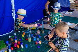 Festiwal Nauki i Techniki - Dzień II - mali naukowcy w namiotach Strefy Nauki i Techniki