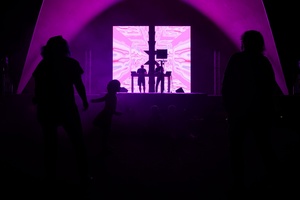 Festiwal Nauki i Techniki - Dzień II - koncert duetu Skalpel z wizaulizacjami w tle w Amfiteatrze