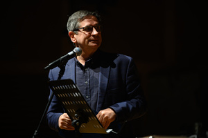 Koncert: 30-lecie S.M.Rock. - Prezydent Tarnowa Roman Ciepiela przemawia do publiczności.