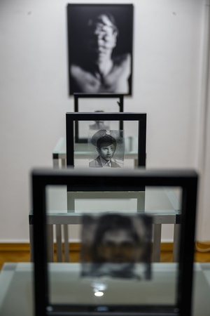 Wystawa: Zamyślniki i inne znaki przestankowe - Fotoobiekty i fotografia autorska Marka Kucharczyka z cyklu "Wieloświaty".