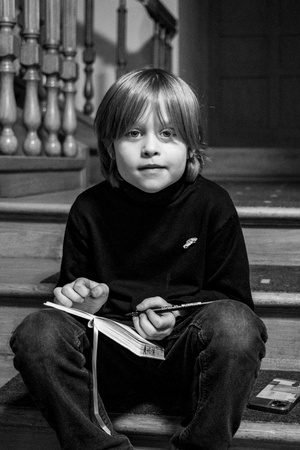 Wernisaże dzień po dniu: Elżbieta i Bogdan Litwora / Wiesław Leżanka - Zdjęcie z otwarcia wystawy w Galerii TCK. Przedstawia uczestników wernisażu, skupionych w oglądaniu prac i rozmowach z autorami. Fotografia ukazuje dynamiczną atmosferę wydarzenia.