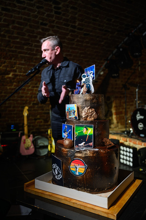 Koncert: Pięć lat i setny koncert Sad Smiles - Prezentacja urodzinowego tortu na scenie przed publicznością