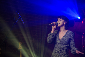 Koncert: Pięć lat i setny koncert Sad Smiles - Na piwnicznej scenie kolektyw Najmniejsza Scena Świata - wokalistka Ola Kurek