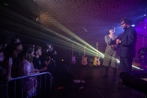 Koncert: Pięć lat i setny koncert Sad Smiles - Na piwnicznej scenie kolektyw Najmniejsza Scena Świata - śpiewająca Ola Kurek