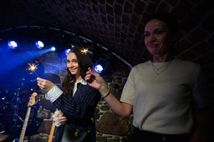 Koncert: Pięć lat i setny koncert Sad Smiles - Prezentacja urodzinowego tortu na scenie przed publicznością