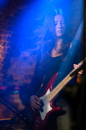 Koncert S.M.Rock - 14.03.2023 - Scena S.M.Rock w akcji - Uczniowie występują.