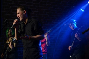 Koncert S.M.Rock - 14.03.2023 - Scena S.M.Rock w akcji - Uczniowie występują.