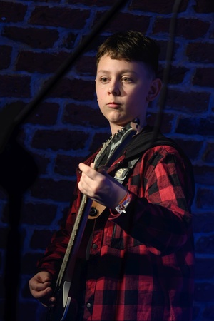 Koncert S.M.Rock - 14.03.2023 - Scena S.M.Rock w akcji - Uczniowie występują.