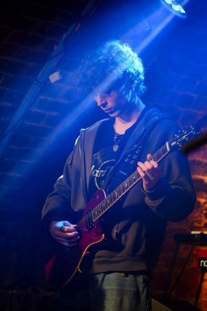 Koncert S.M.Rock - 14.03.2023 - Scena S.M.Rock w akcji - Uczniowie występują.