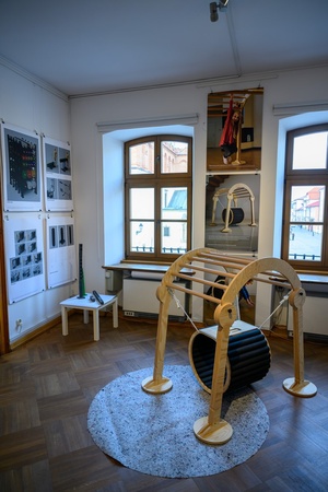 Wernisaż wystawy Przeskok - Prace dyplomowe studentów Wydziału Sztuki Akademii Tarnowskiej eksponowane w Galerii TCK